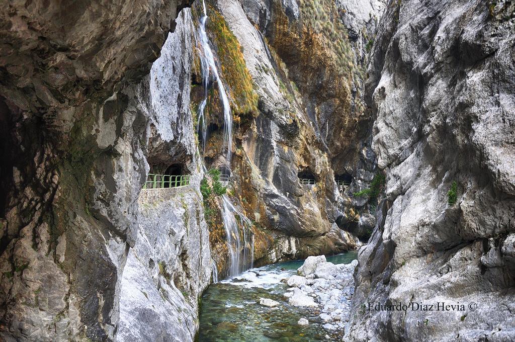 Penzion El Balcon De Onis La Robellada de Onis Exteriér fotografie